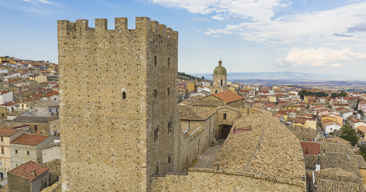Esplora la Storia dei Castelli dei Monti Dauni in Puglia