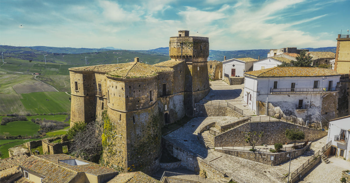 Esplora la Storia dei Castelli dei Monti Dauni in Puglia