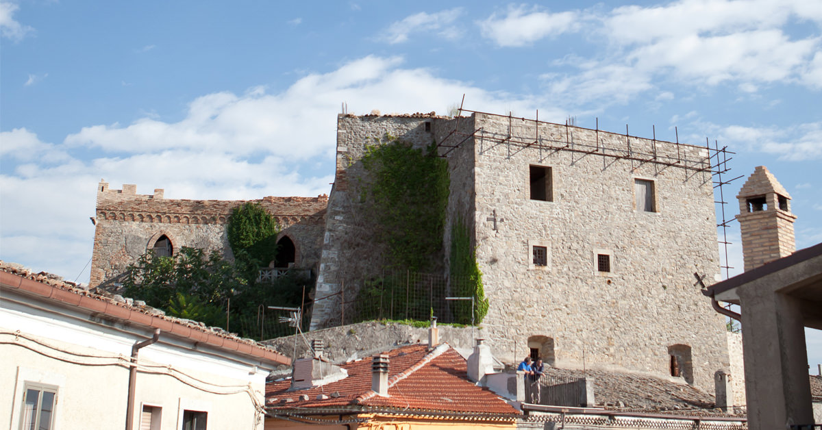 Esplora la Storia dei Castelli dei Monti Dauni in Puglia