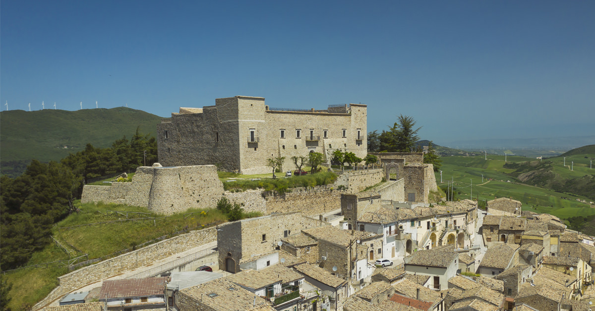 Esplora la Storia dei Castelli dei Monti Dauni in Puglia