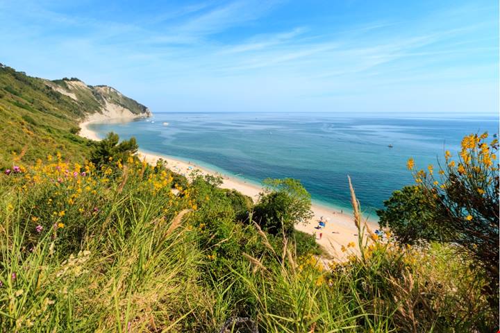 Non solo Sicilia e Sardegna: ecco le 5 spiagge più belle del Nord Italia! | PaesiOnLine