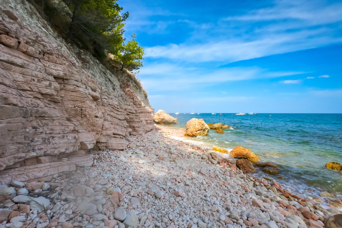 Non solo Sicilia e Sardegna: ecco le 5 spiagge più belle del Nord Italia! | PaesiOnLine