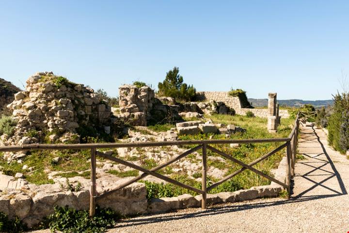 Il piccolo borgo della Sicilia che racconta tremila anni di storia in un teatro greco antichissimo | PaesiOnLine