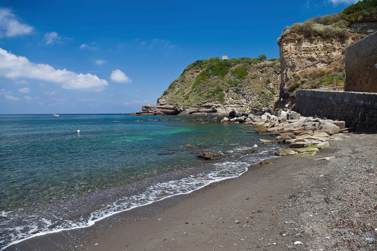5 esperienze da fare a Napoli e dintorni in primavera tra mare, sole e cucina tipica
