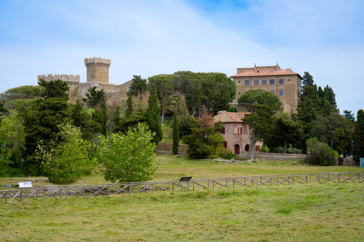 Sai che in Toscana c'è una piccola Petra? Non sarà un patrimonio UNESCO, ma questo sito archeologico è di sicuro una meraviglia | PaesiOnLine