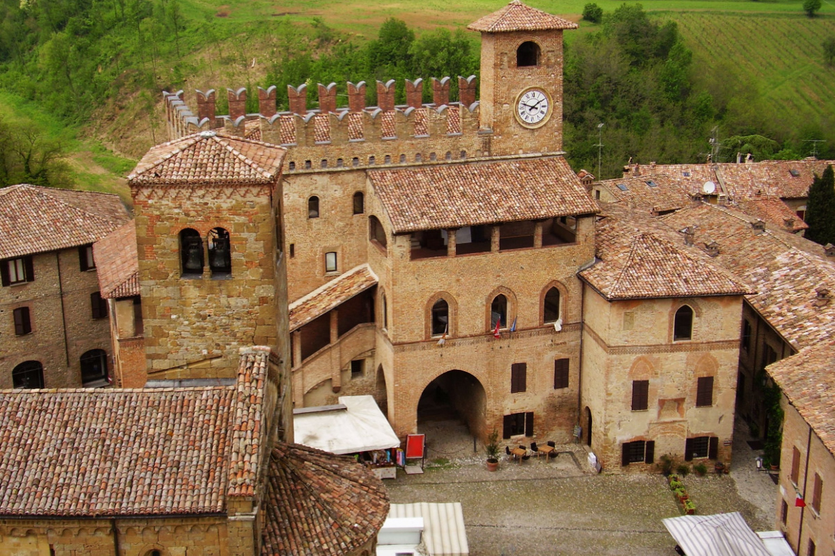 Sai che in Toscana c'è una piccola Petra? Non sarà un patrimonio UNESCO, ma questo sito archeologico è di sicuro una meraviglia | PaesiOnLine