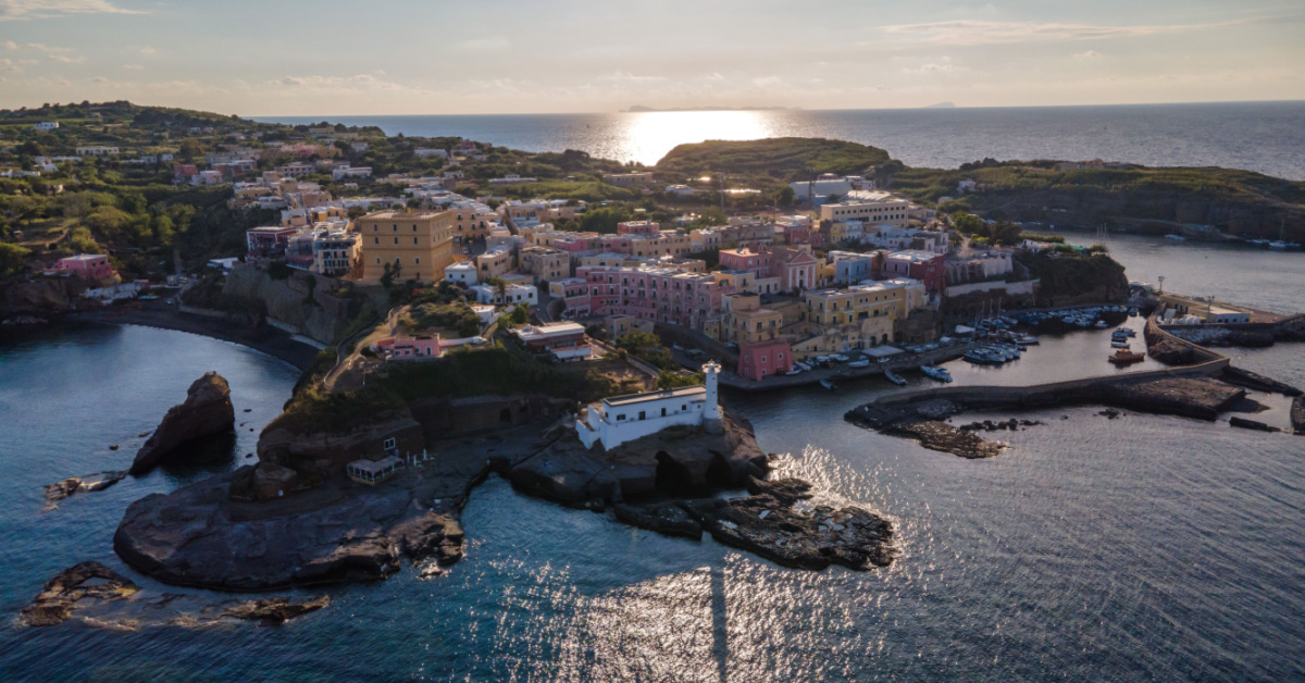 Sembrano i Caraibi ma siamo nel Lazio: ecco le 3 isole più belle dell'arcipelago a pochi km da Roma | PaesiOnLine