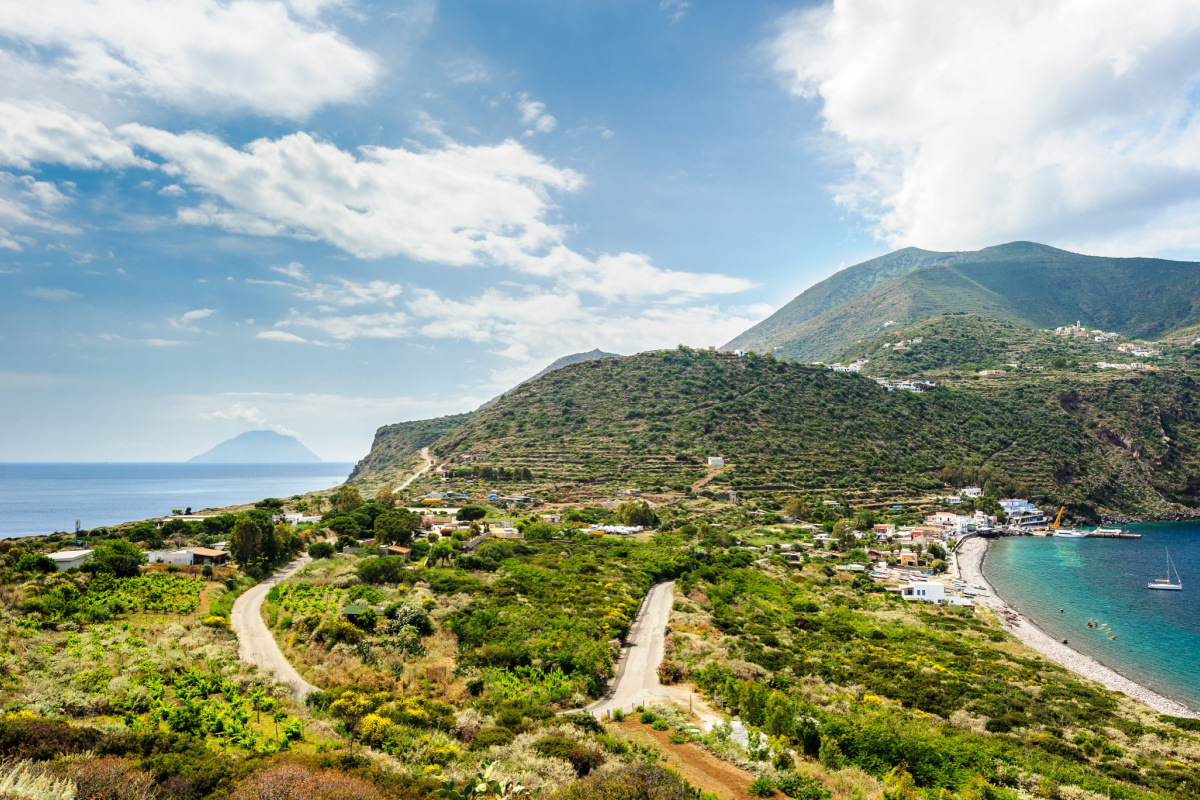 Queste piccole isole del Mediterraneo sono i luoghi perfetti per regalarsi un anticipo d'estate 