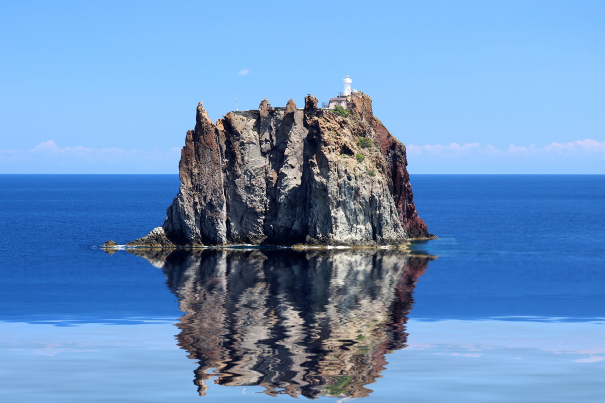 Queste piccole isole del Mediterraneo sono i luoghi perfetti per regalarsi un anticipo d'estate 