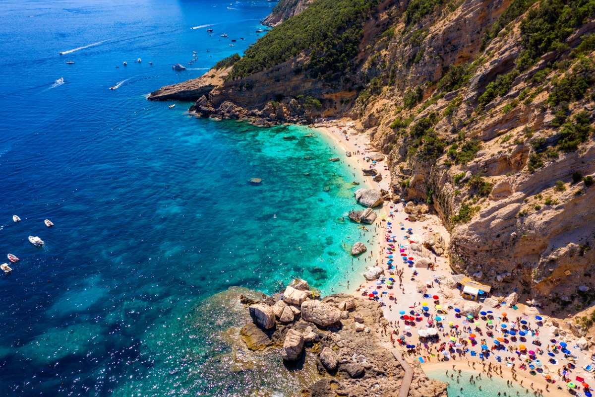 Un borgo antico a due passi dalle spiagge più belle d'Europa: questo gioiello si trova in Sardegna