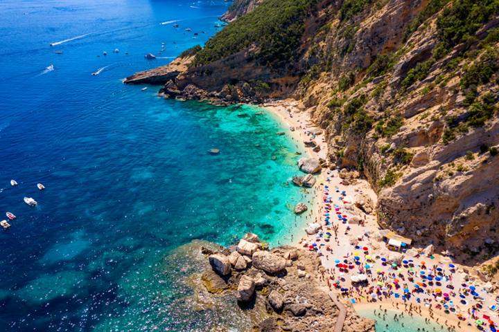 Un borgo antico a due passi dalle spiagge più belle d'Europa: questo gioiello si trova in Sardegna