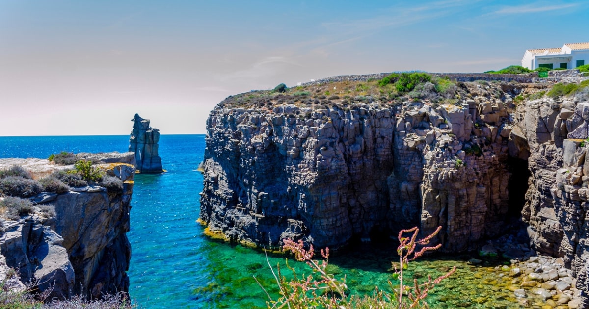 Una delle perle nascoste d'Italia si trova nel sud della Sardegna: in questo meraviglioso borgo vista mare si parla in Genovese | PaesiOnLine