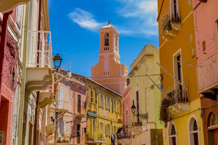 Una delle perle nascoste d'Italia si trova nel sud della Sardegna: in questo meraviglioso borgo vista mare si parla in Genovese | PaesiOnLine