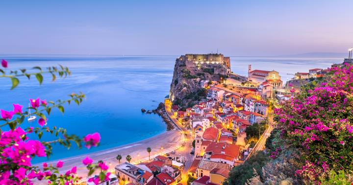 scilla-litalia-sulla-costa-mediterranea-al-crepuscolo_s=1024x1024&w=is&k=20&c=GgaCXFHndAD9k_IYiXBBT76kNgn6p--_CVj9anRHSq4=