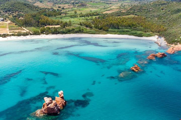 Tra spiagge e tradizioni, questo borgo in Sardegna rappresenta la vera essenza dell'isola |PaesiOnLine
