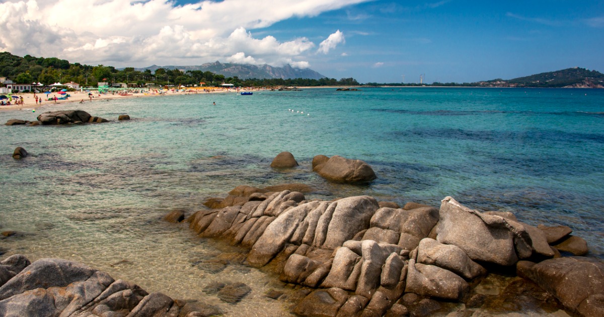 Tra spiagge e tradizioni, questo borgo in Sardegna rappresenta la vera essenza dell'isola |PaesiOnLine