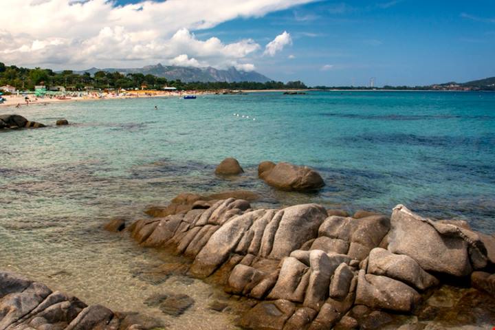 Tra spiagge e tradizioni, questo borgo in Sardegna rappresenta la vera essenza dell'isola |PaesiOnLine