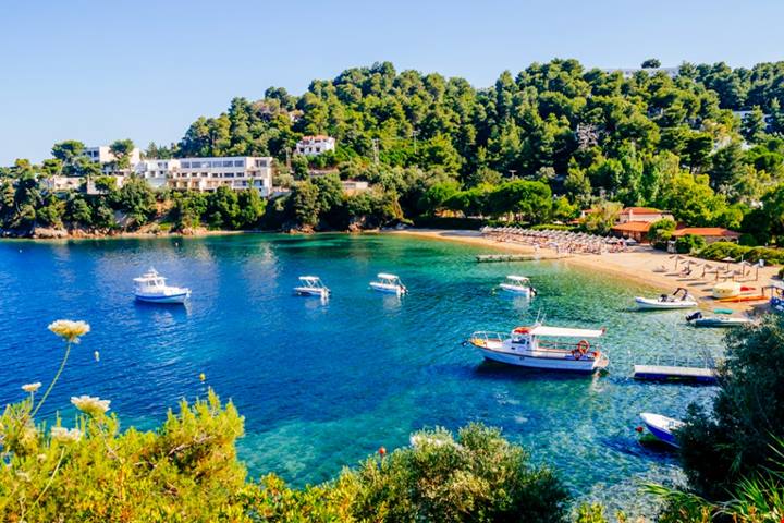 Sembra Capri ma siamo in Grecia: quest'isola è tanto autentica quanto bella |PaesiOnLine