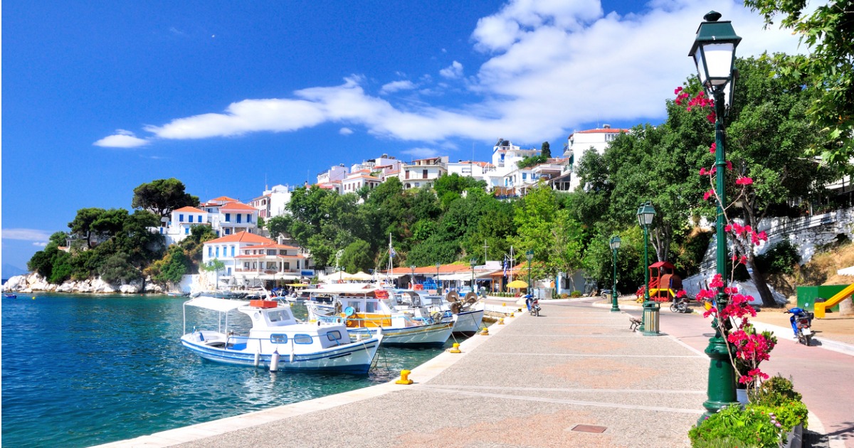 Sembra Capri ma siamo in Grecia: quest'isola è tanto autentica quanto bella |PaesiOnLine