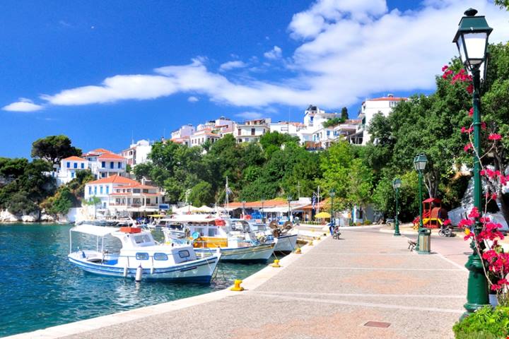 Sembra Capri ma siamo in Grecia: quest'isola è tanto autentica quanto bella |PaesiOnLine