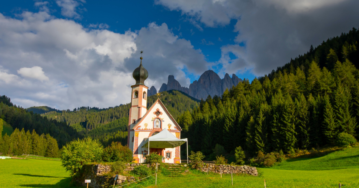 Questo borgo in altura è una delle gemme del Trentino Alto Adige: ci vivono solo 2000 persone | PaesiOnLine