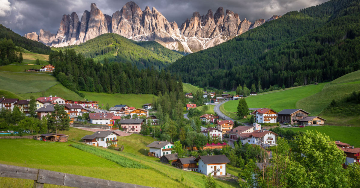 Questo borgo in altura è una delle gemme del Trentino Alto Adige: ci vivono solo 2000 persone | PaesiOnLine