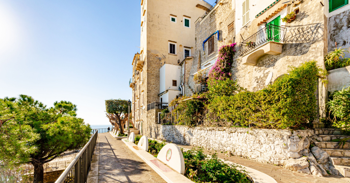 nche il Lazio ha le sue bellezze sul mare: questo borgo è un vero e proprio gioiello storico | PaesiOnLine