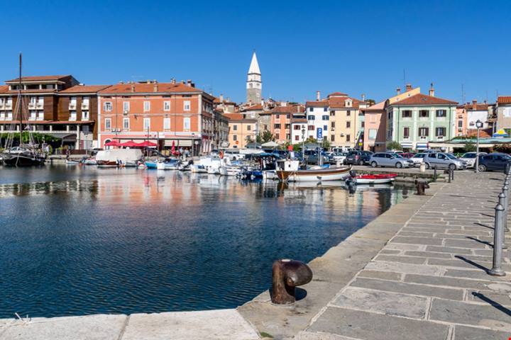 Venezia ha una sorella minore, si affaccia sul Golfo di Trieste ed è una cittadina veramente pittoresca | PaesiOnLine