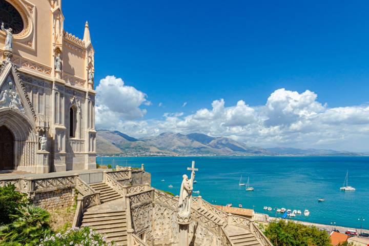Un crocevia tra due incredibili regioni: tra mare e tradizioni, questo borgo del Lazio è da visitare assolutamente | PaesiOnLine