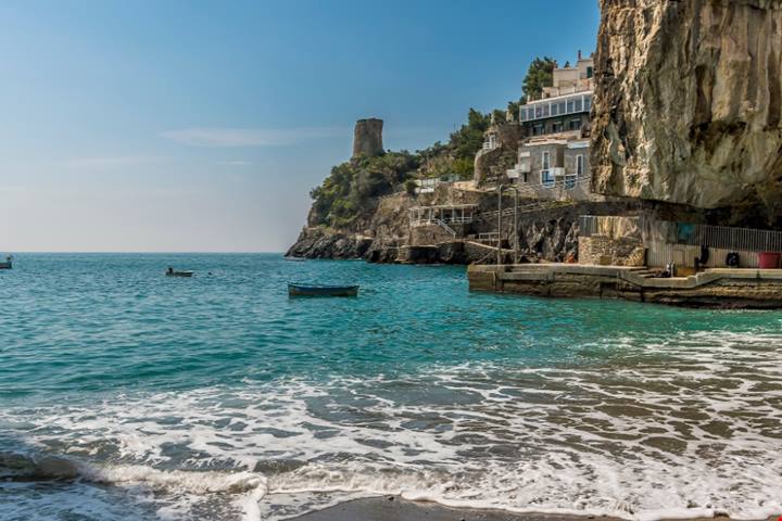 Una delle perle meno conosciute della Costiera Amalfitana, questo borgo lascia a bocca aperta chiunque lo visiti | PaesiOnLine