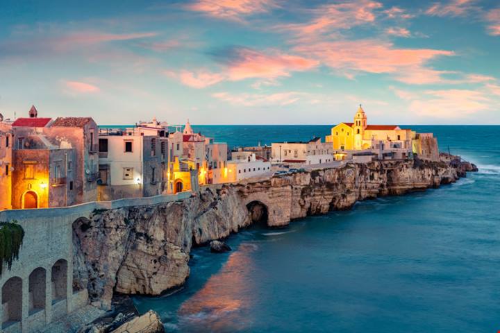Ferragosto è alle porte, dove passare questa giornata di festa? Ecco 3 incredibili borghi marinari del sud Italia | PaesiOnLine
