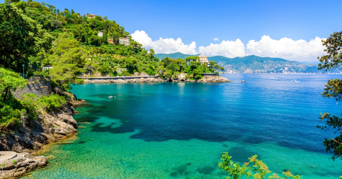 Il mare in Liguria ha una regina: ecco dove si trova una delle baie più belle d'Italia  | PaesiOnLine