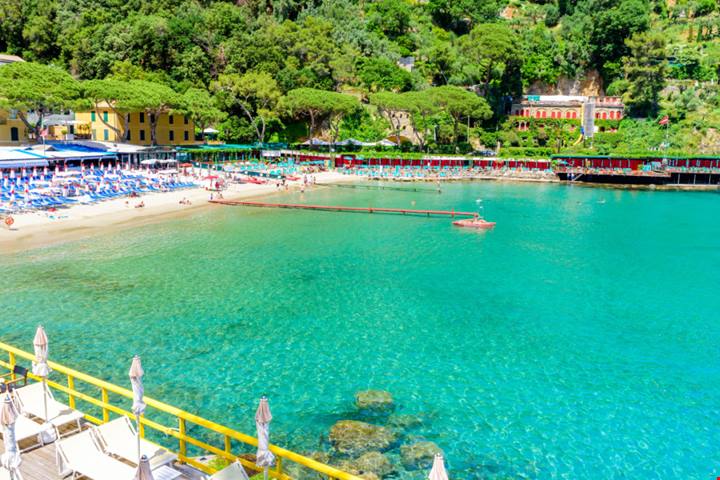Il mare in Liguria ha una regina: ecco dove si trova una delle baie più belle d'Italia | PaesiOnLine