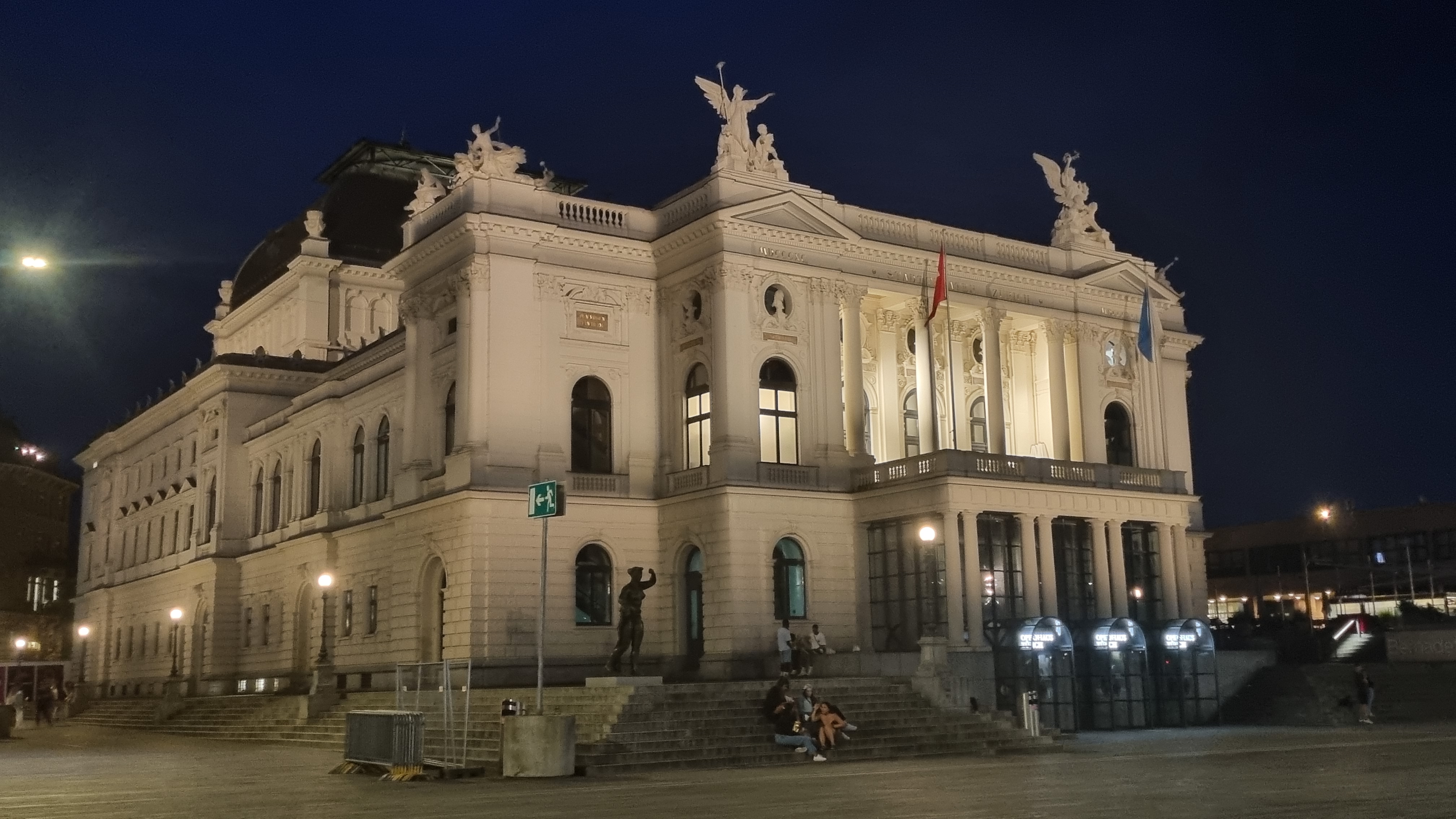 Zurigo, una capitale in evoluzione tra sostenibilità, ingegno, storia e design | PaesiOnLine