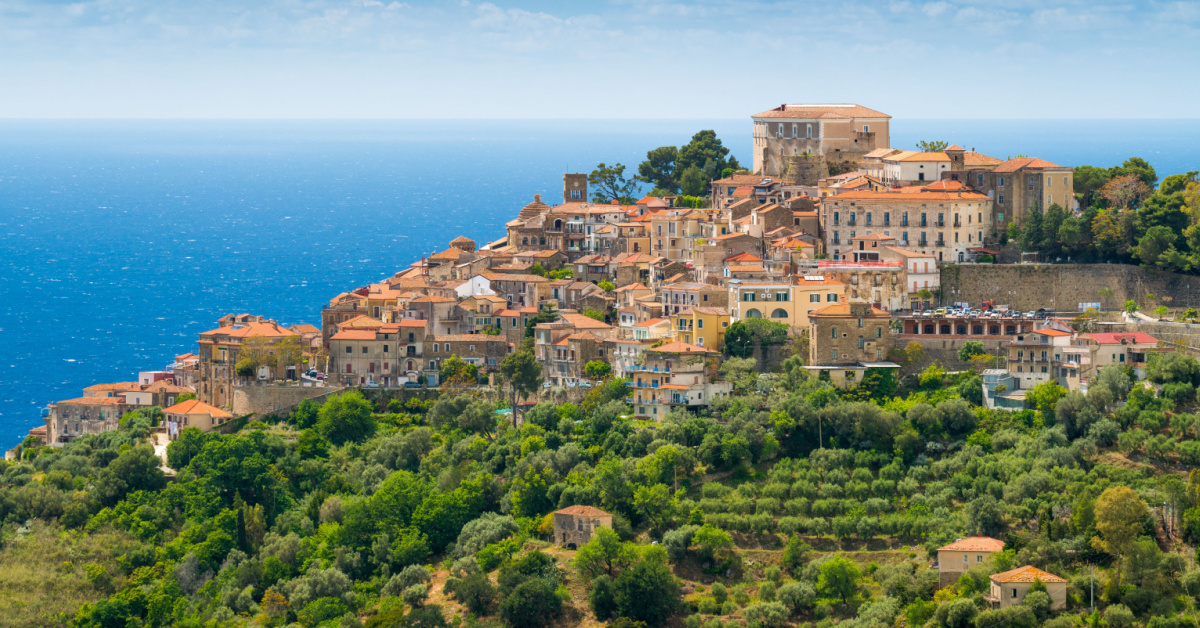 Questo incredibile borgo del Cilento ha due anime: una in collina ed una al mare | PaesiOnLine
