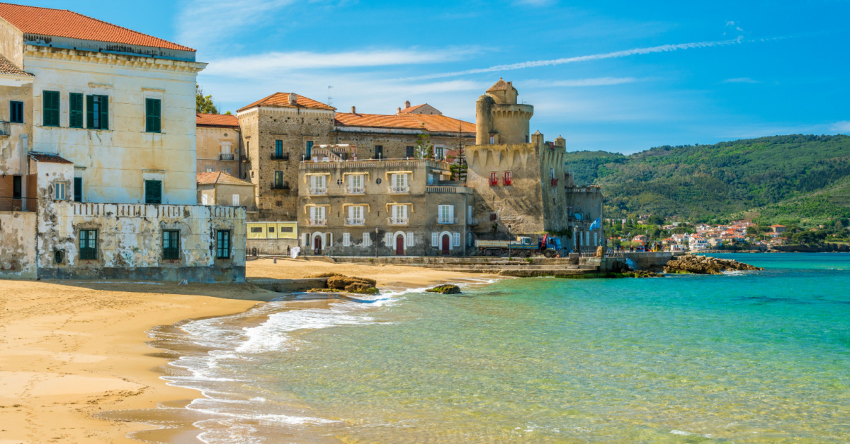 Questo incredibile borgo del Cilento ha due anime: una in collina ed una al mare | PaesiOnLine