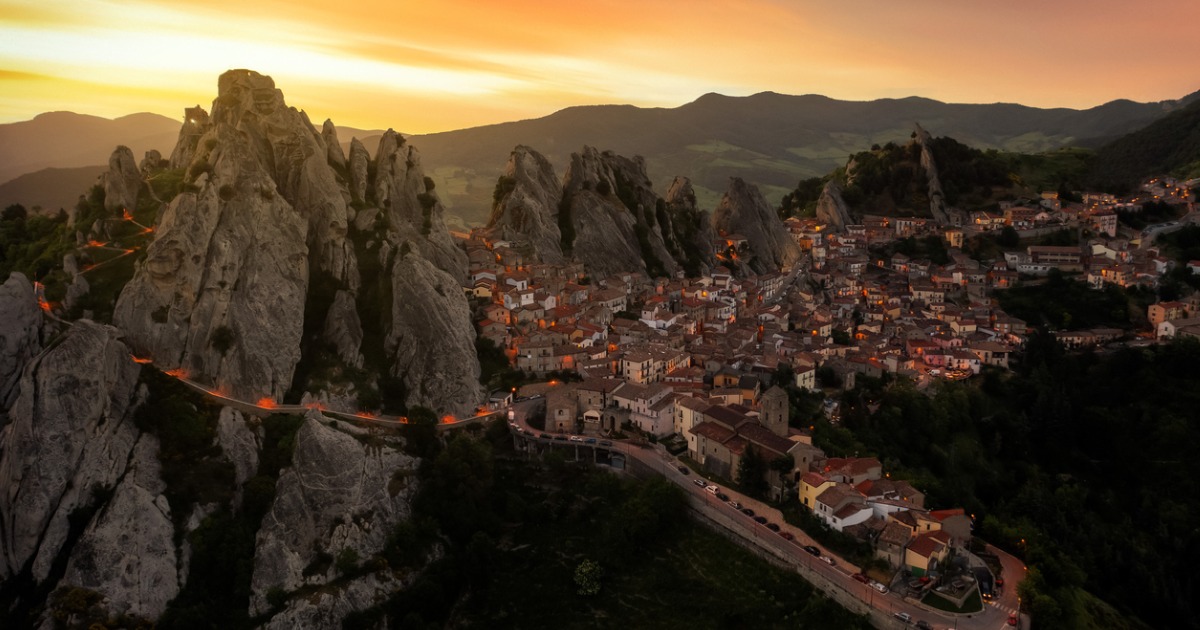 Ha conquistato anche il re dell'horror mondiale: a questo borgo italiano neanche Stephen King ha resistito, e lo ha messo a pagina 520