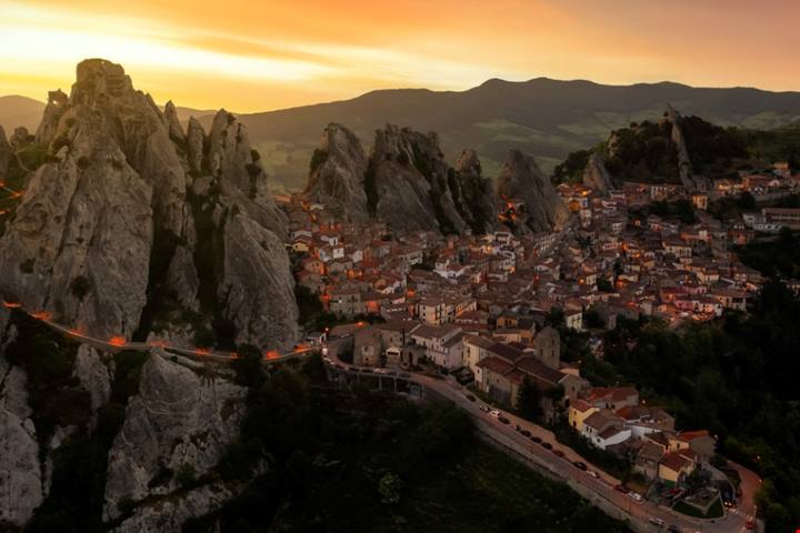 Ha conquistato anche il re dell'horror mondiale: a questo borgo italiano neanche Stephen King ha resistito, e lo ha messo a pagina 520