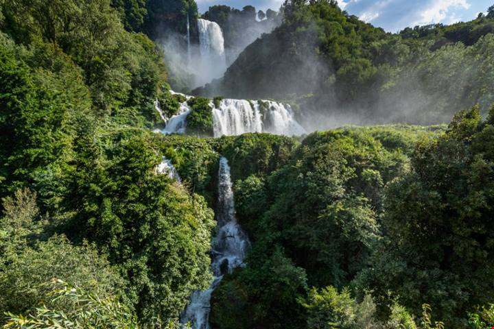 Scopri la Cascata delle Marmore e lasciati travolgere da un mondo di infinita bellezza!