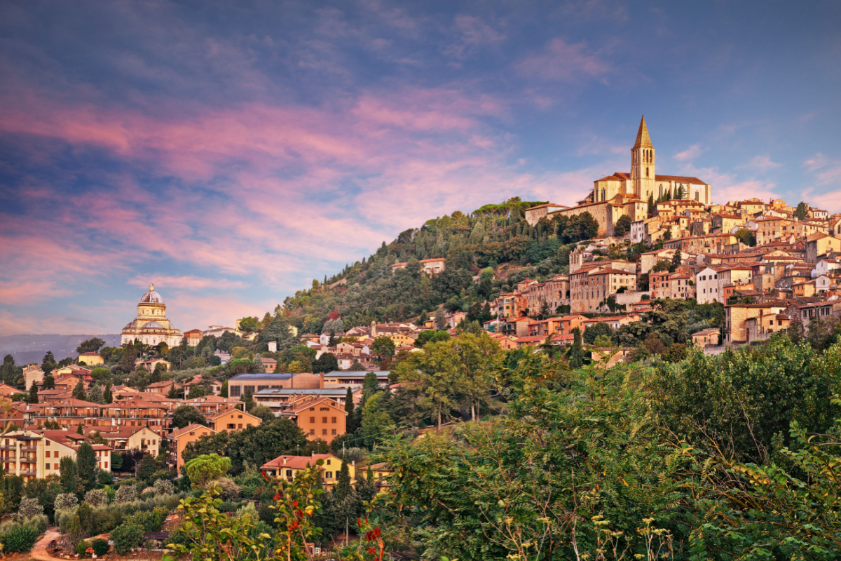 Tra i dolci colli umbri si nasconde un borgo medievale dal sapore unico 