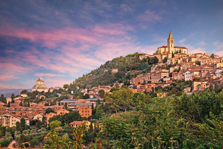 Tra i dolci colli umbri si nasconde un borgo medievale dal sapore unico
