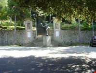 Statua di San Francesco d'Assisi all'ingresso del Ritiro di san Francesco