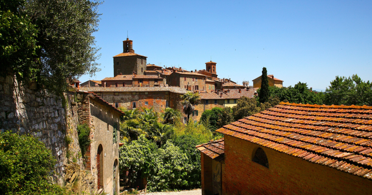 È il borgo-terrazza sul Trasimeno, ed è uno dei posti più belli che tu abbia mai visto: ecco qual è il paesino di pietra  che ti farà venire subito voglia di partire per l'Umbria 