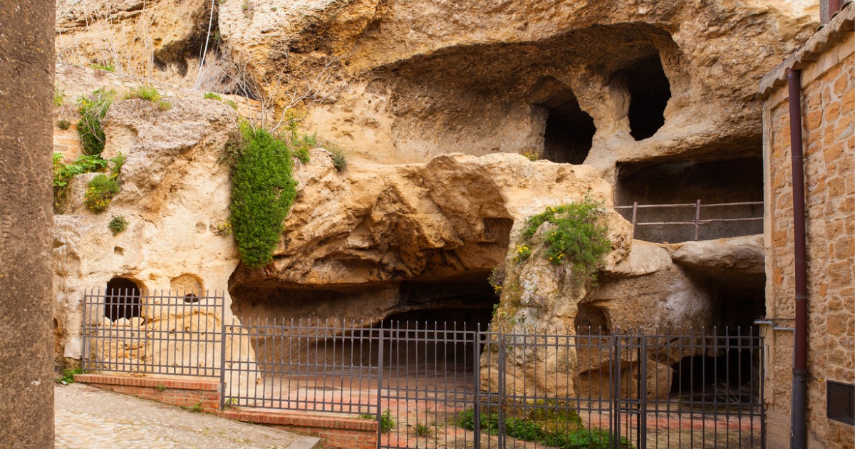 Un vero e proprio incrocio di culture millenarie: c'è un paesino tra le montagne siciliane che ha ancora un quartiere arabo |PaesiOnLine