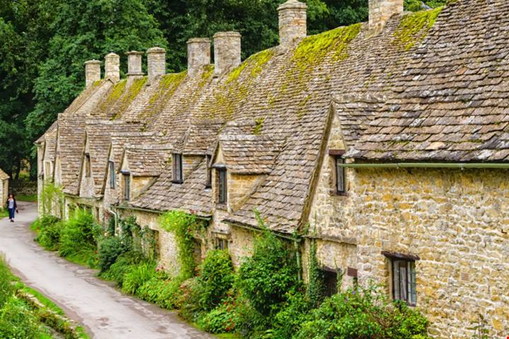 Passeggiando tra queste dolcissime colline europee potrai godere dello spettacolo più bello che l'autunno riesce ad offrire |PaesiOnLine