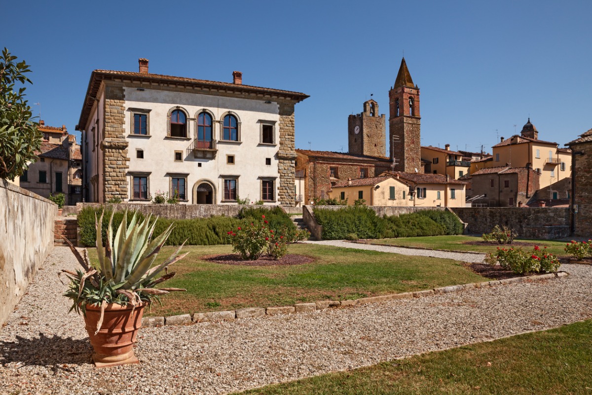 Nel cuore della Val di Chiana sorge un borgo medievale dal fascino unico e dalla storia antica 
