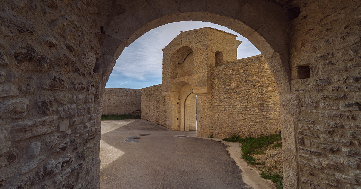 Nella splendida cornice della vallata di Spoleto sorge una roccaforte davvero unica in Italia: per secoli è stata la residenza preferita del Papa |PaesiOnLine