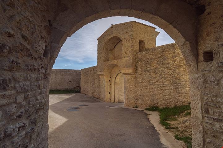 Nella splendida cornice della vallata di Spoleto sorge una roccaforte davvero unica in Italia: per secoli è stata la residenza preferita del Papa |PaesiOnLine