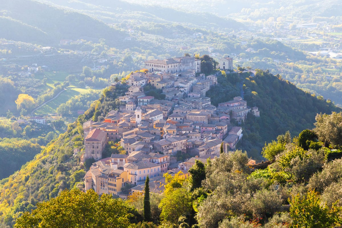 Arpino, il borgo della Ciociaria che ha dato i natali a Cicerone tra mura ciclopiche e tradizioni secolari