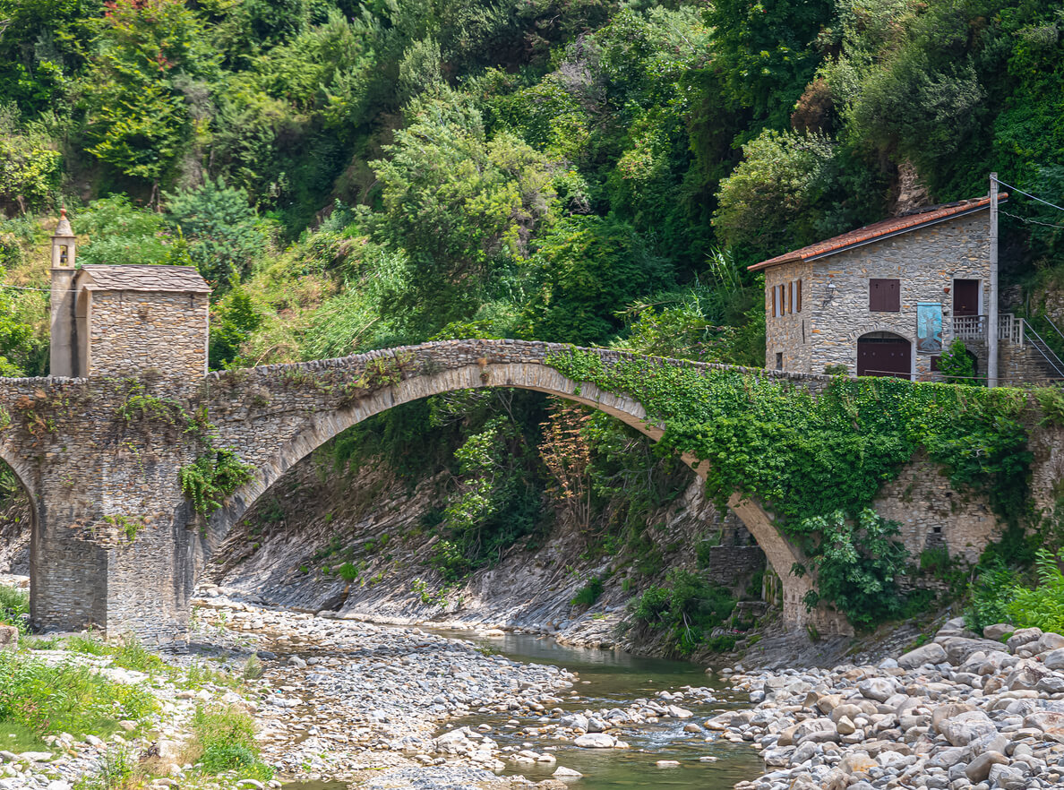 Cosa vedere a Badalucco, il paese dipinto per un autunno a colori